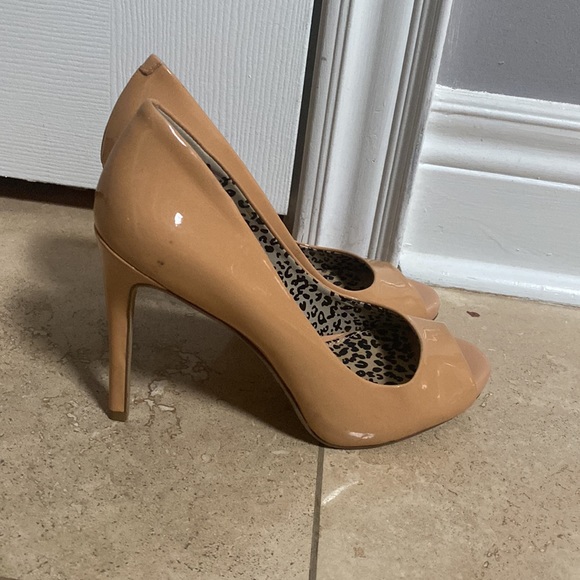 2 for $20 Jessica Simpson Nude Patent Leather Peep Toe Heels 4” - Picture 3 of 8